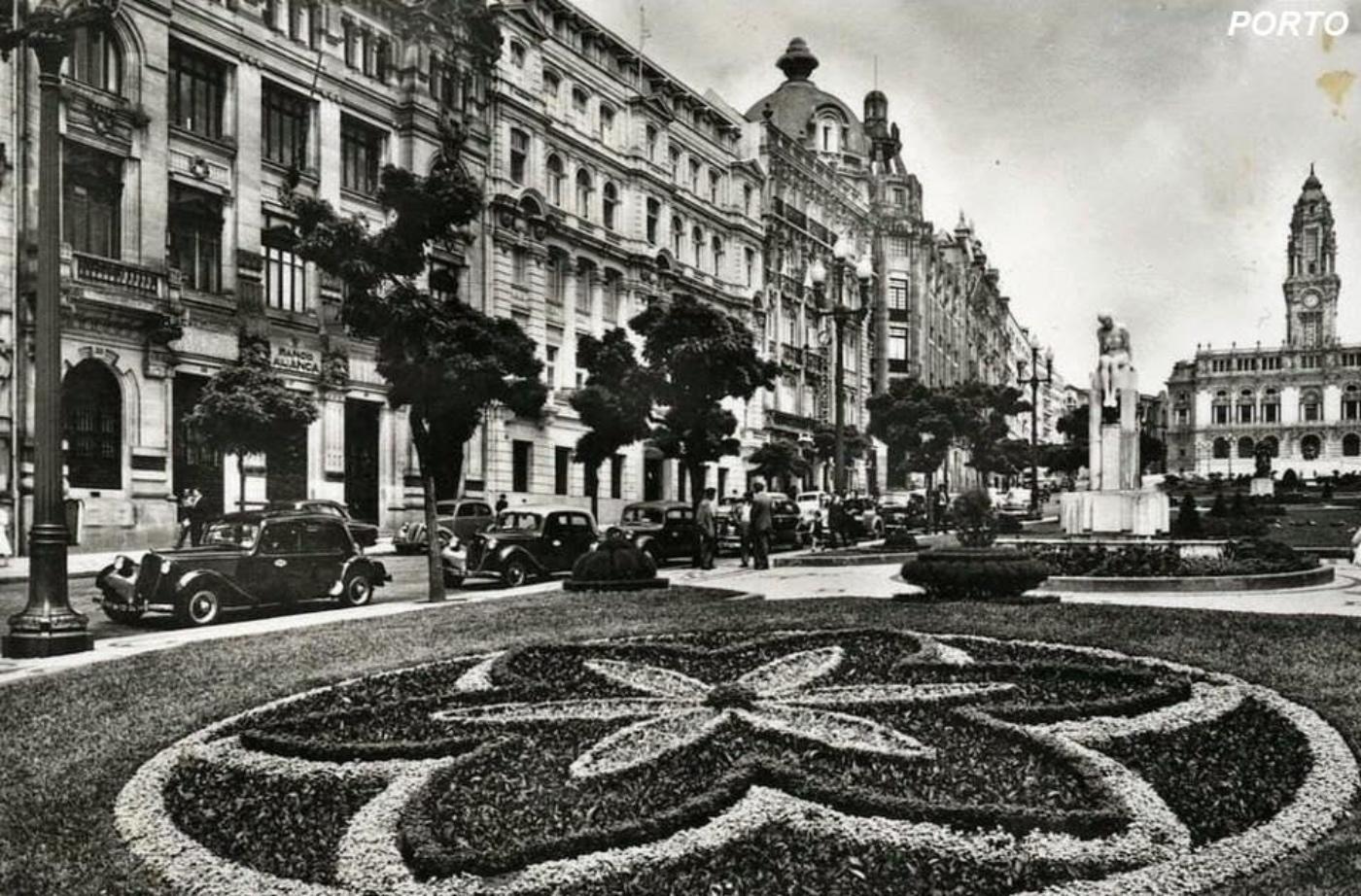 PraÃ§a+de+tÃ¡xis+no+Porto+1953
