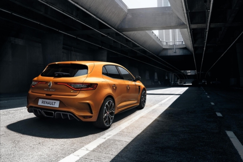 EMBARGO-120917-08h50-UK-New-Megane-RS-BFB-Frankfurt-Reveal-300817-1-1-960×600