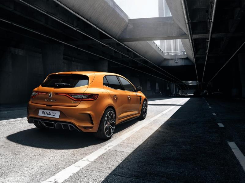 EMBARGO-120917-08h50-UK-New-Megane-RS-BFB-Frankfurt-Reveal-300817-1-1-960×600