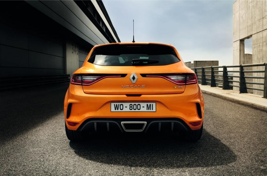 EMBARGO-120917-08h50-UK-New-Megane-RS-BFB-Frankfurt-Reveal-300817-12-960×600