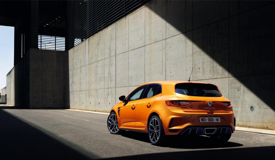 EMBARGO-120917-08h50-UK-New-Megane-RS-BFB-Frankfurt-Reveal-300817-14-960×600