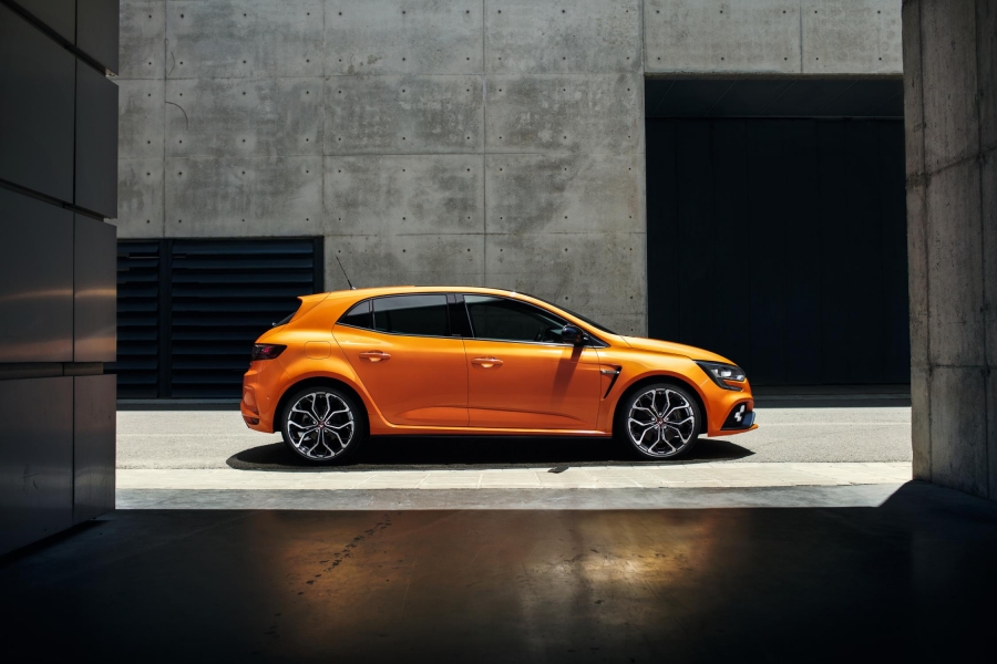 EMBARGO-120917-08h50-UK-New-Megane-RS-BFB-Frankfurt-Reveal-300817-15-960×600