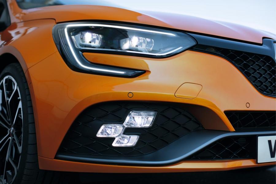 EMBARGO-120917-08h50-UK-New-Megane-RS-BFB-Frankfurt-Reveal-300817-17-960×600