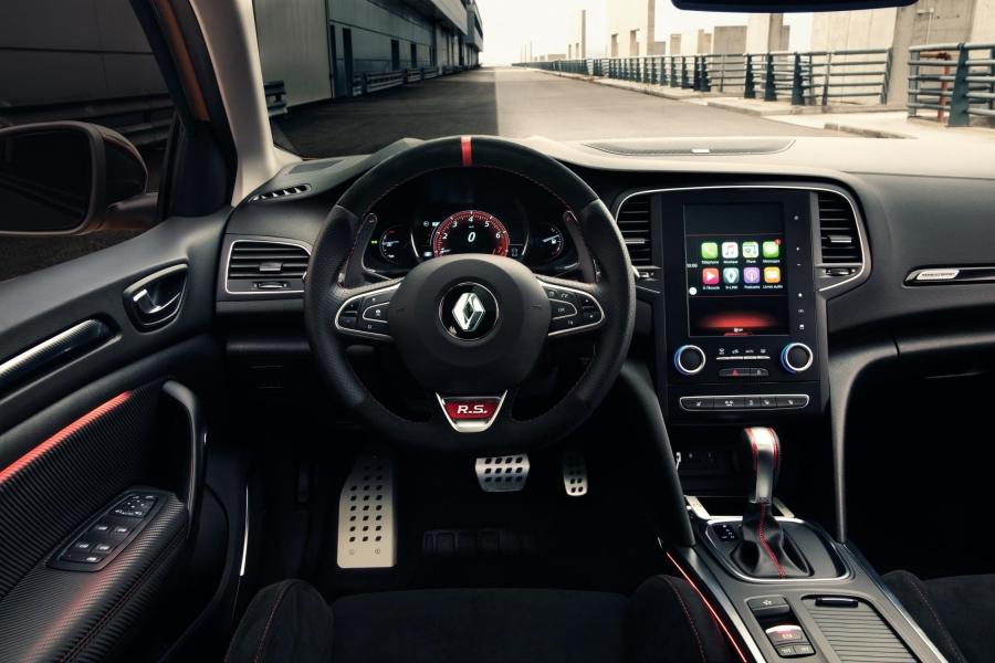 EMBARGO-120917-08h50-UK-New-Megane-RS-BFB-Frankfurt-Reveal-300817-20-960×600 (1)