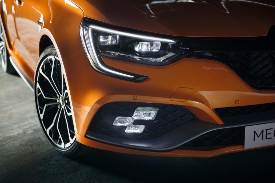EMBARGO-120917-08h50-UK-New-Megane-RS-BFB-Frankfurt-Reveal-300817-5-960×600