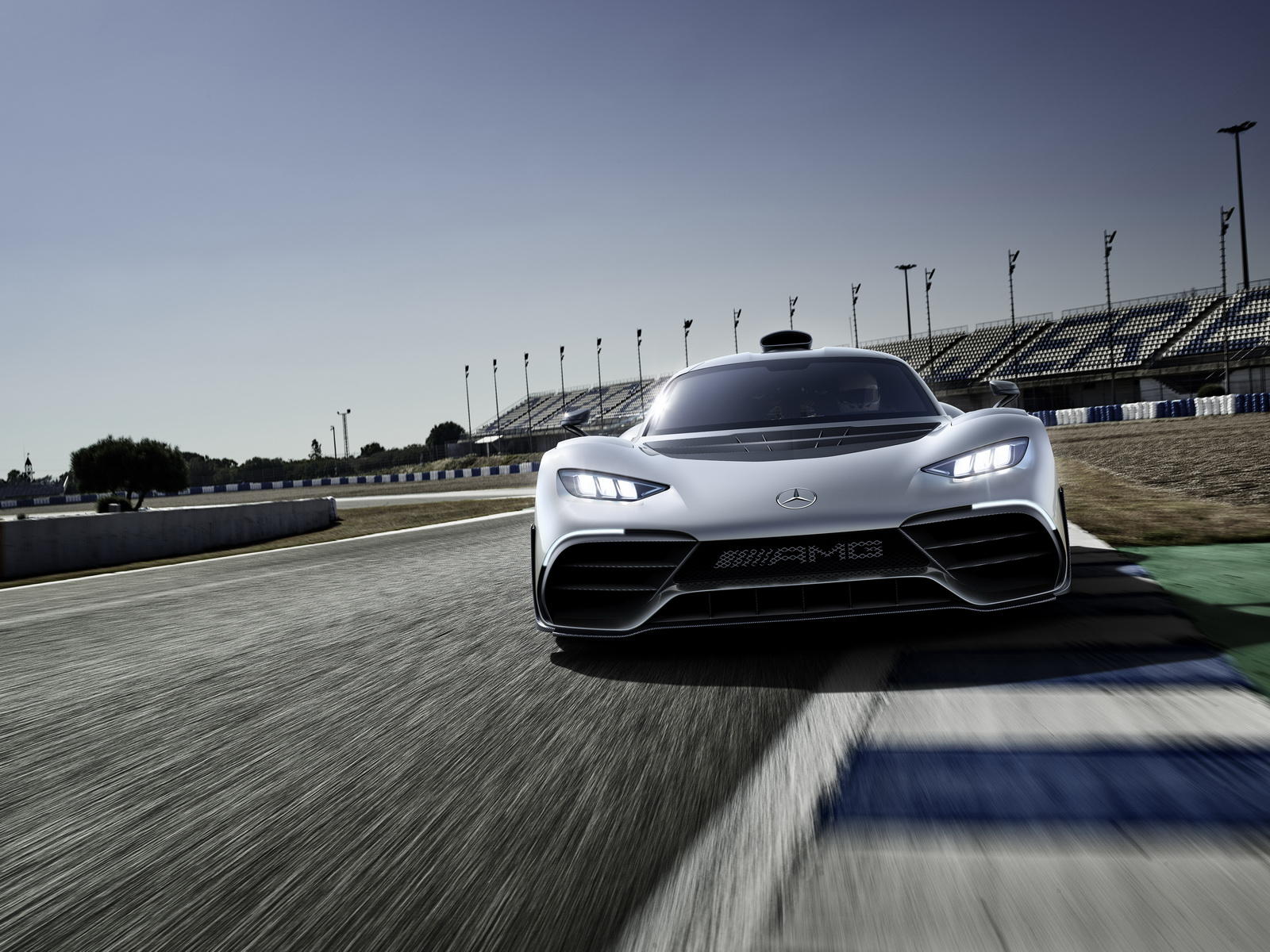MercedesAMG-ProjectOne-10