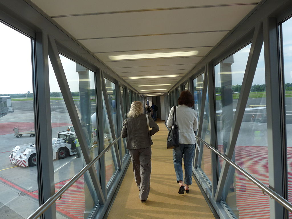 Boarding_to_aircraft