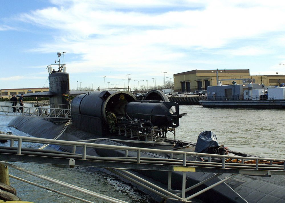 1024px-SEAL_Delivery_Vehicle_loading