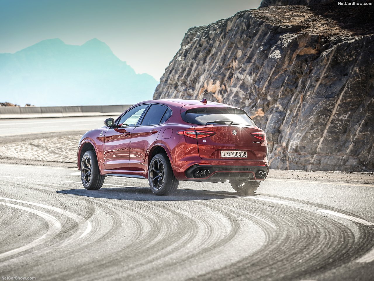 Alfa_Romeo-Stelvio_Quadrifoglio-2018-1280-3c