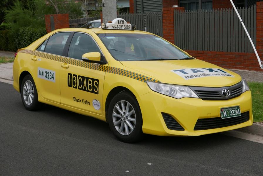 Emirados-Árabes-Unidos-Toyota-Camry-960×600