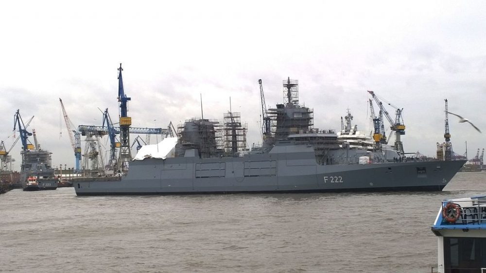 The_frigate_F222_Baden-Wurttemberg_will_be_dragged_into_the_dock_17