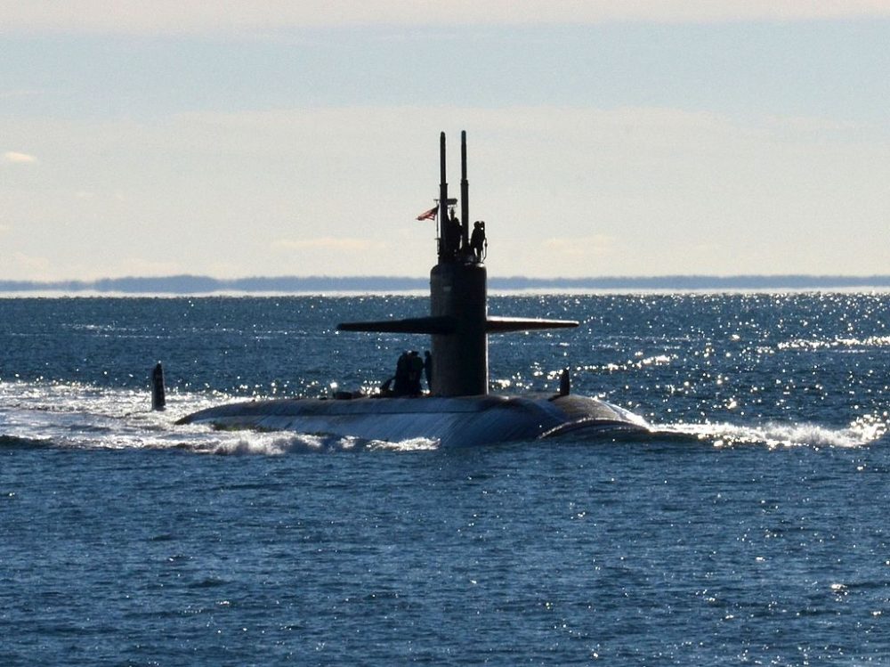 USS_Dallas_(SSN-700)_returning_to_Groton_after_final_deployment_in_2013