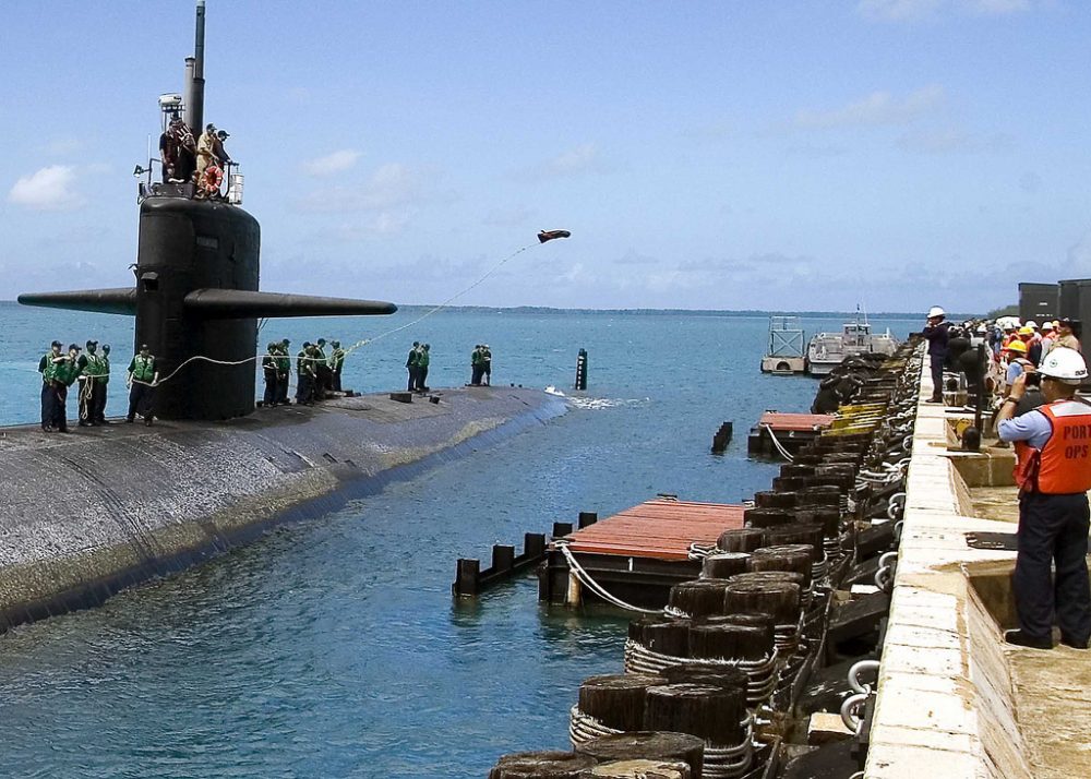USS_Dallas_moors_in_Diego_Garcia