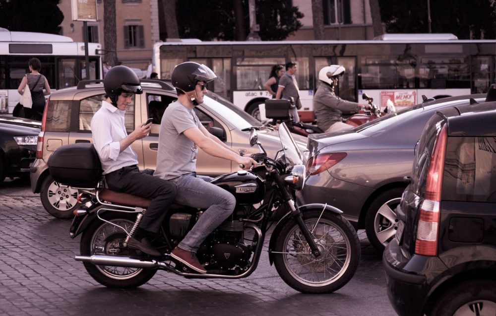 city-traffic-people-smartphone