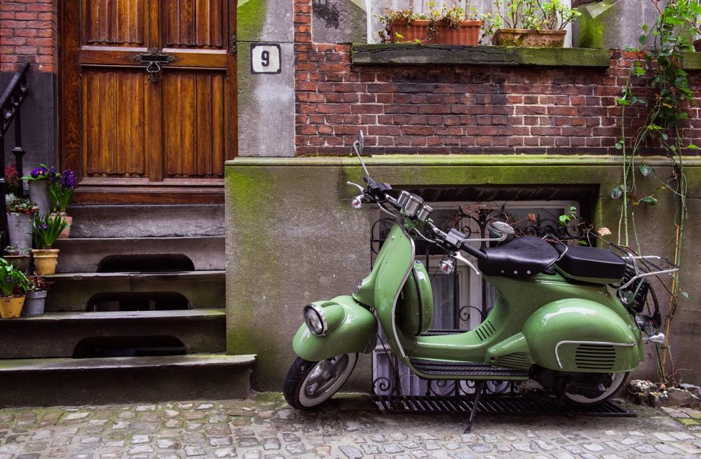 moped-1031006_1280