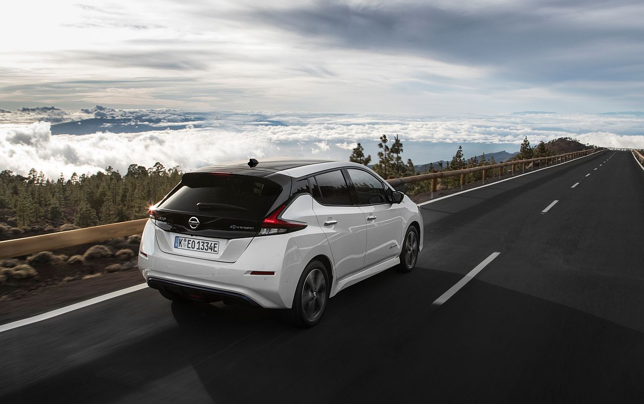426214044_The_new_Nissan_LEAF_the_world_s_best_selling_zero_emissions_electric