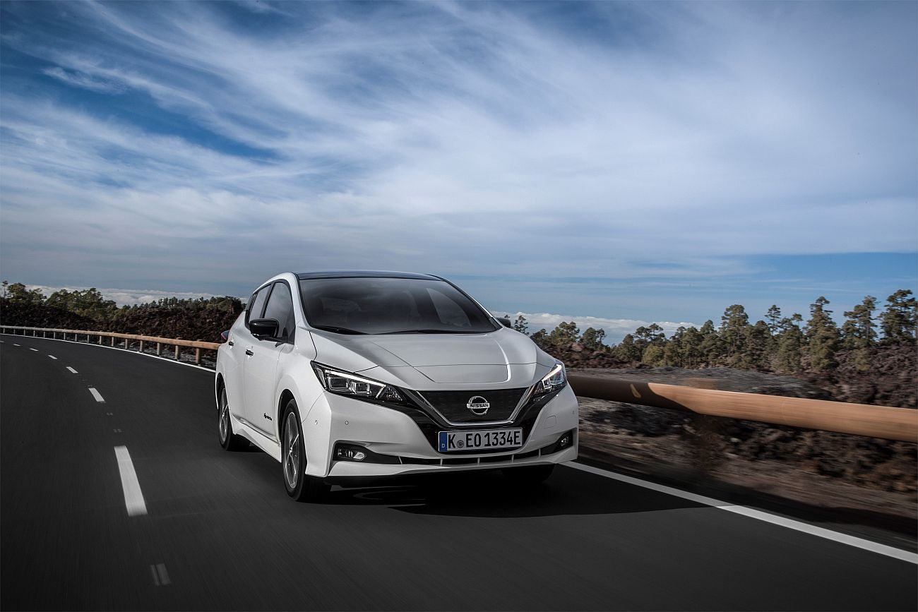 426214045_The_new_Nissan_LEAF_the_world_s_best_selling_zero_emissions_electric