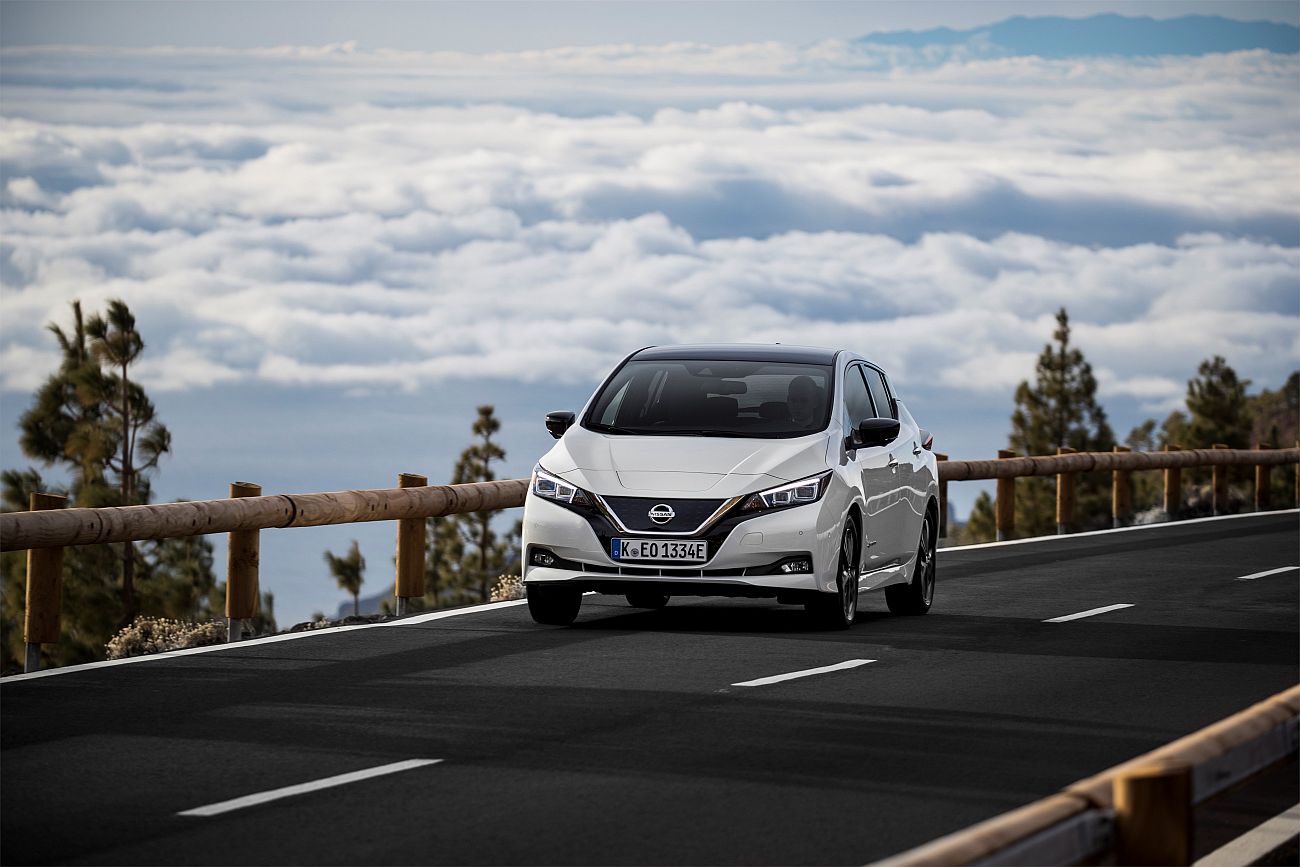 426214049_The_new_Nissan_LEAF_the_world_s_best_selling_zero_emissions_electric