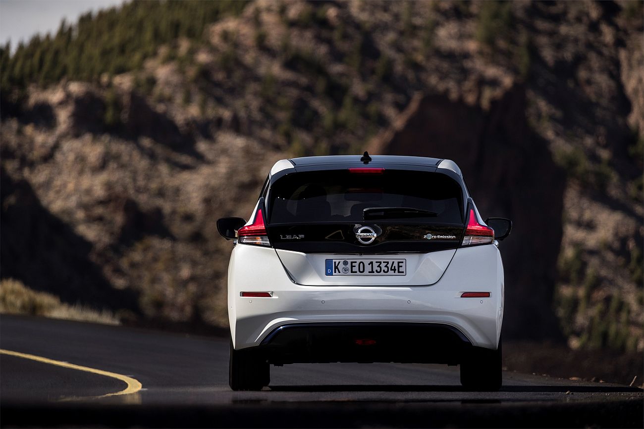 426214050_The_new_Nissan_LEAF_the_world_s_best_selling_zero_emissions_electric