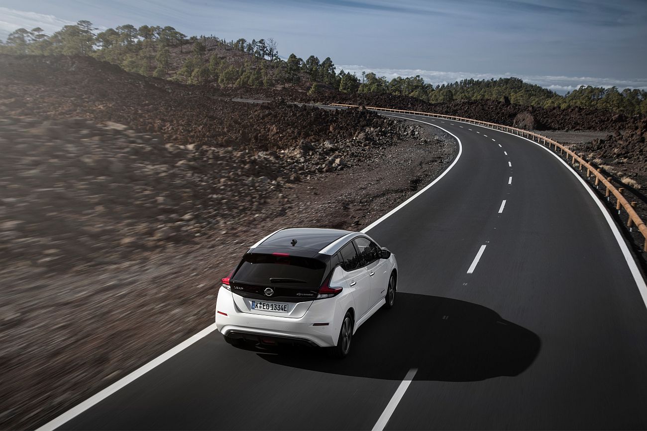 426214051_The_new_Nissan_LEAF_the_world_s_best_selling_zero_emissions_electric