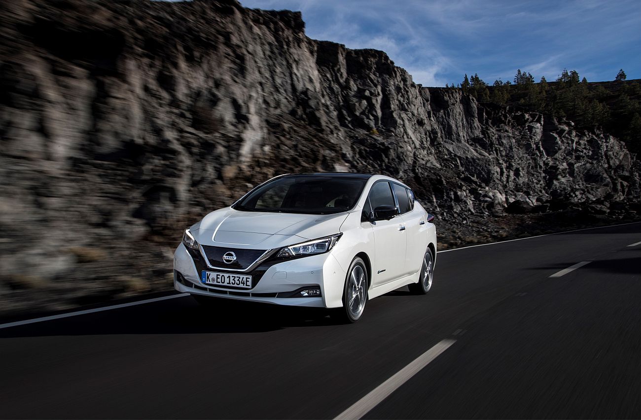 426214052_The_new_Nissan_LEAF_the_world_s_best_selling_zero_emissions_electric