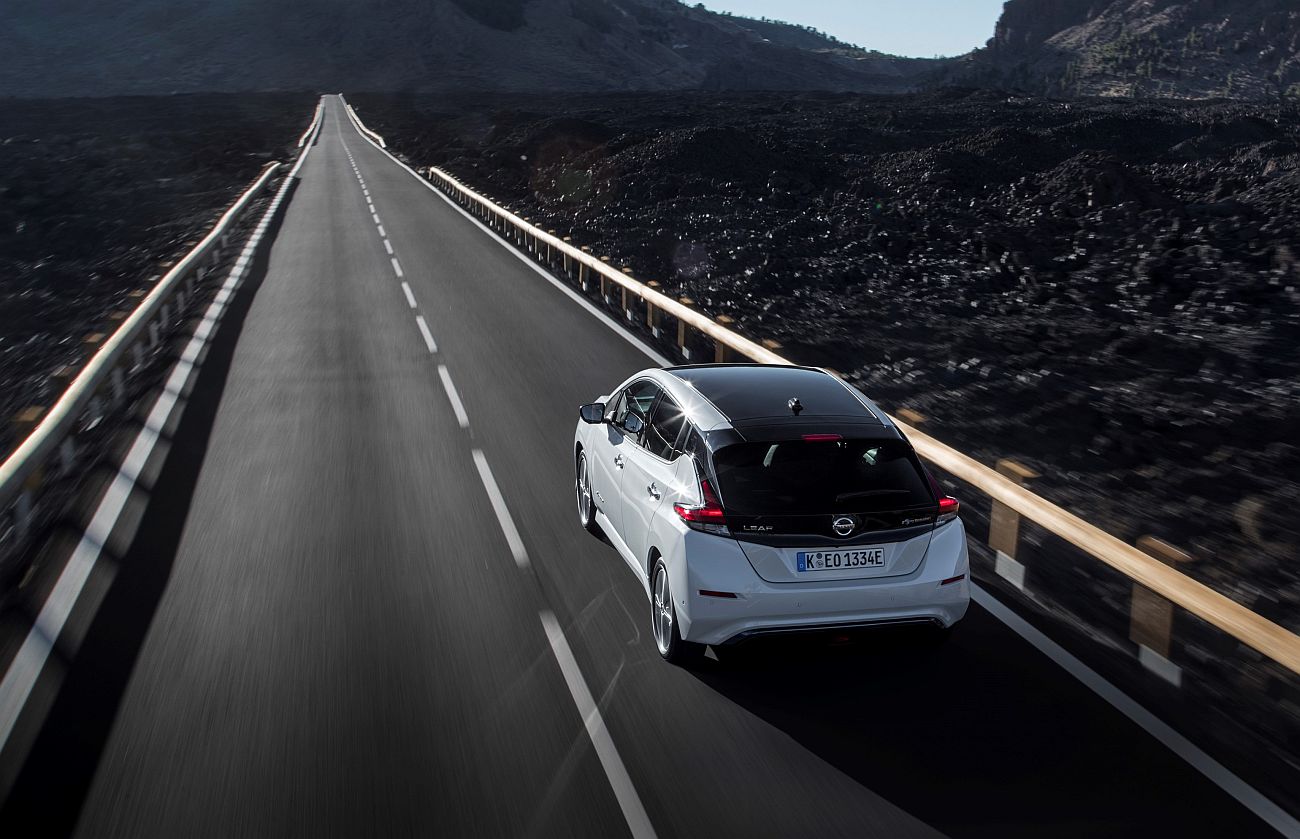 426214056_The_new_Nissan_LEAF_the_world_s_best_selling_zero_emissions_electric