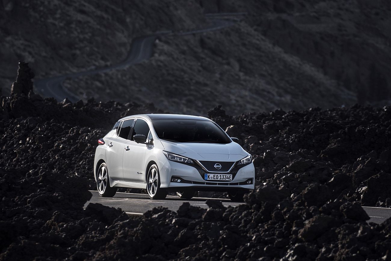 426214058_The_new_Nissan_LEAF_the_world_s_best_selling_zero_emissions_electric
