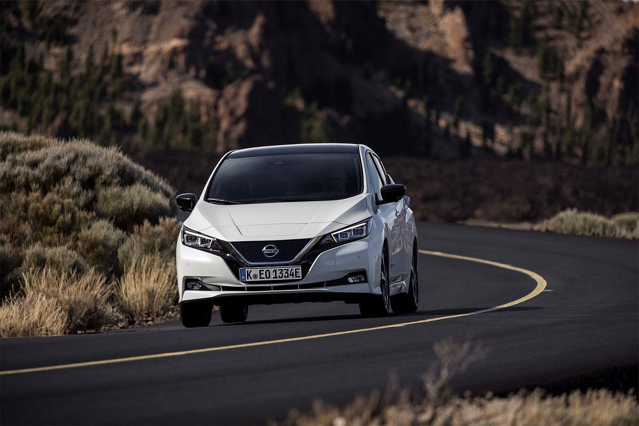 426214062_The_new_Nissan_LEAF_the_world_s_best_selling_zero_emissions_electric