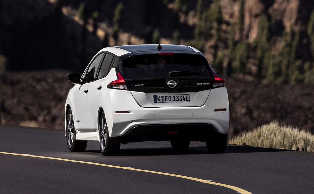 426214063_The_new_Nissan_LEAF_the_world_s_best_selling_zero_emissions_electric