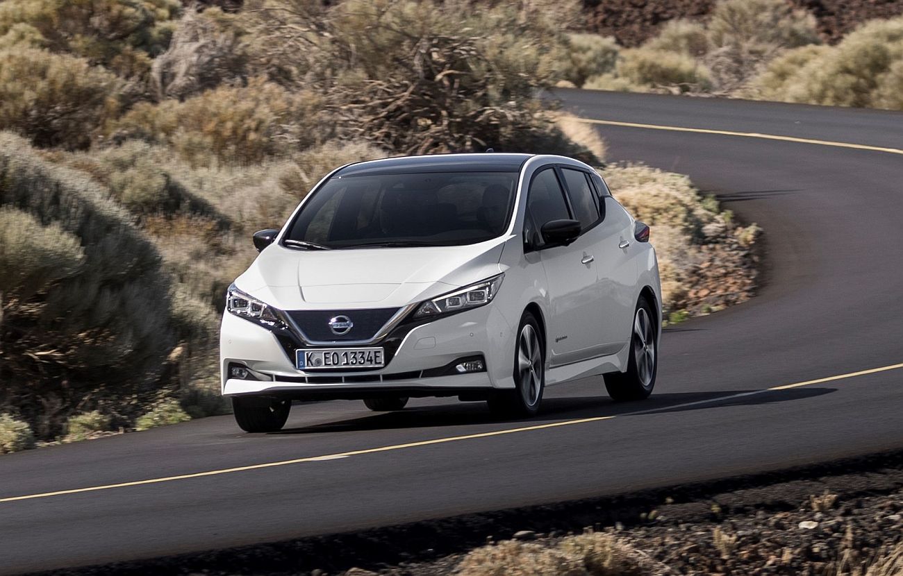 426214064_The_new_Nissan_LEAF_the_world_s_best_selling_zero_emissions_electric