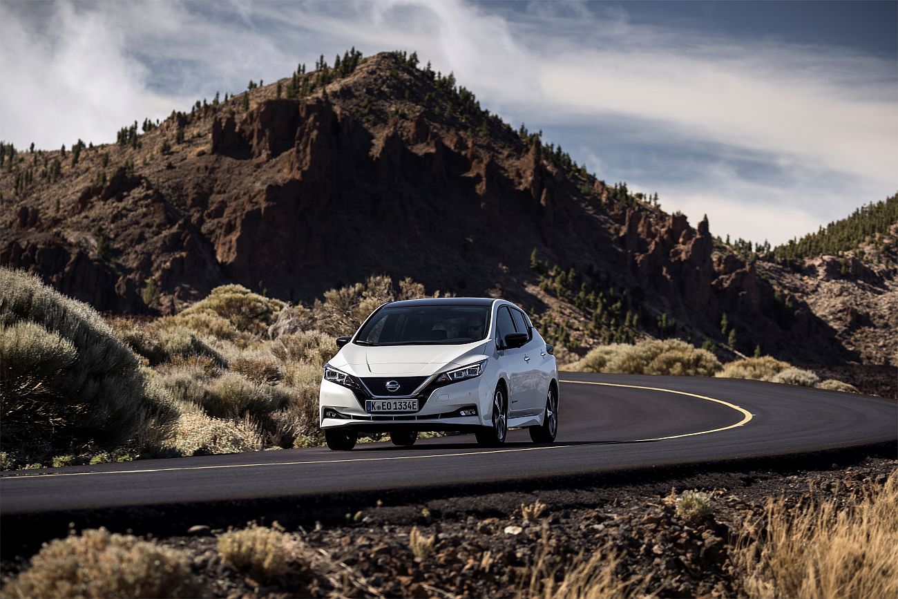 426214067_The_new_Nissan_LEAF_the_world_s_best_selling_zero_emissions_electric