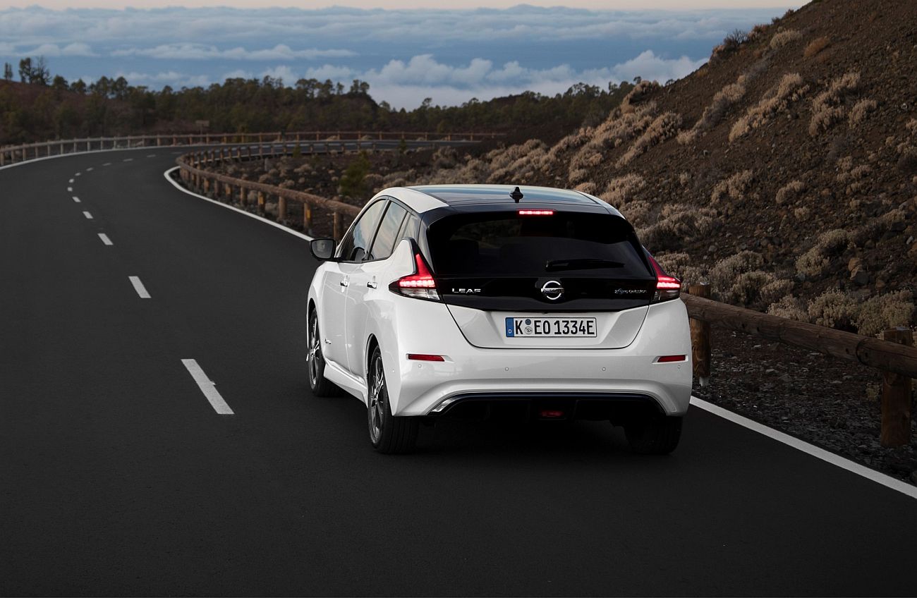 426214096_The_new_Nissan_LEAF_the_world_s_best_selling_zero_emissions_electric