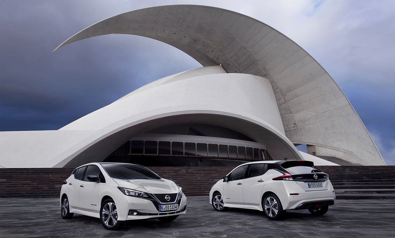 426214103_The_new_Nissan_LEAF_the_world_s_best_selling_zero_emissions_electric