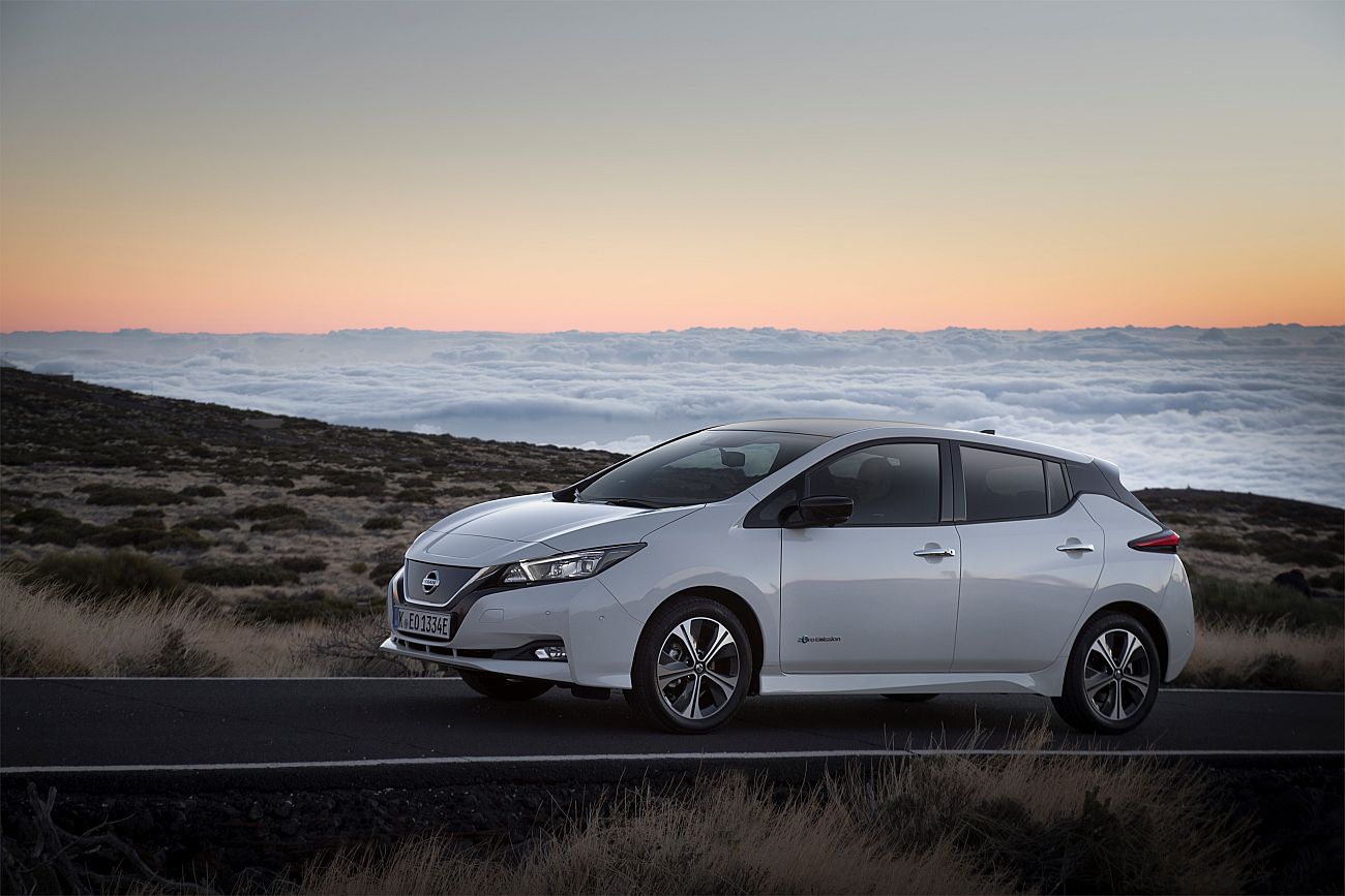 426214108_The_new_Nissan_LEAF_the_world_s_best_selling_zero_emissions_electric
