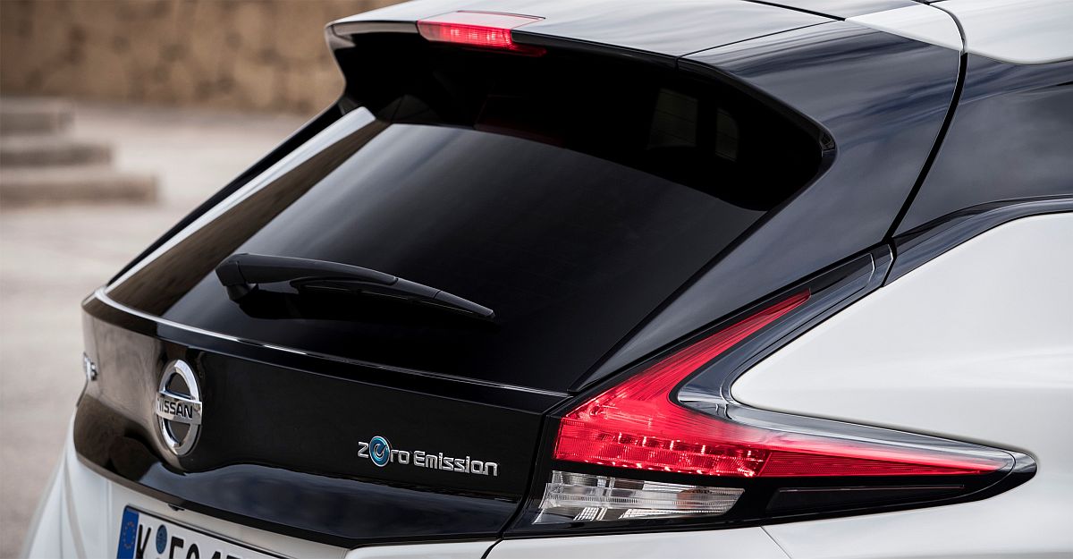426214121_The_new_Nissan_LEAF_the_world_s_best_selling_zero_emissions_electric