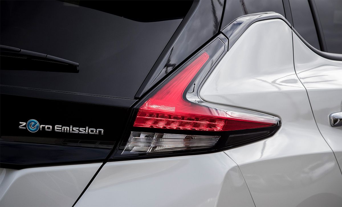 426214122_The_new_Nissan_LEAF_the_world_s_best_selling_zero_emissions_electric