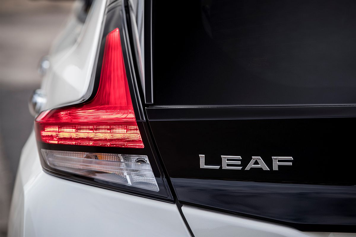 426214123_The_new_Nissan_LEAF_the_world_s_best_selling_zero_emissions_electric