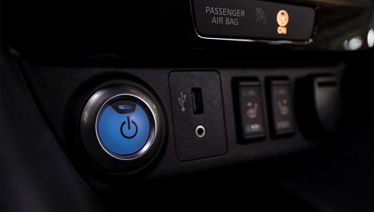426214134_The_new_Nissan_LEAF_the_world_s_best_selling_zero_emissions_electric