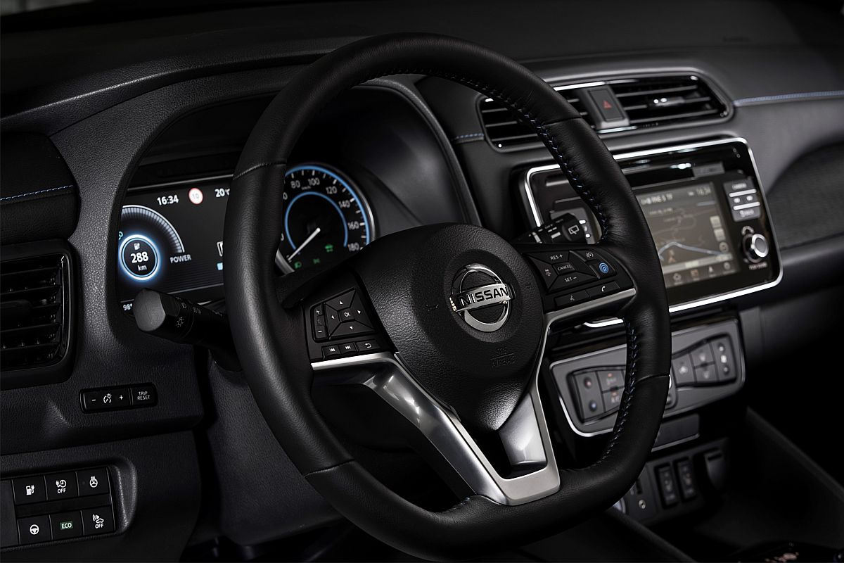 426214138_The_new_Nissan_LEAF_the_world_s_best_selling_zero_emissions_electric
