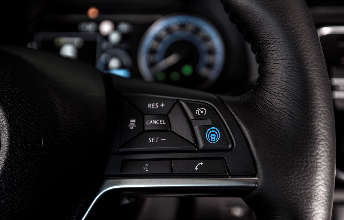 426214139_The_new_Nissan_LEAF_the_world_s_best_selling_zero_emissions_electric