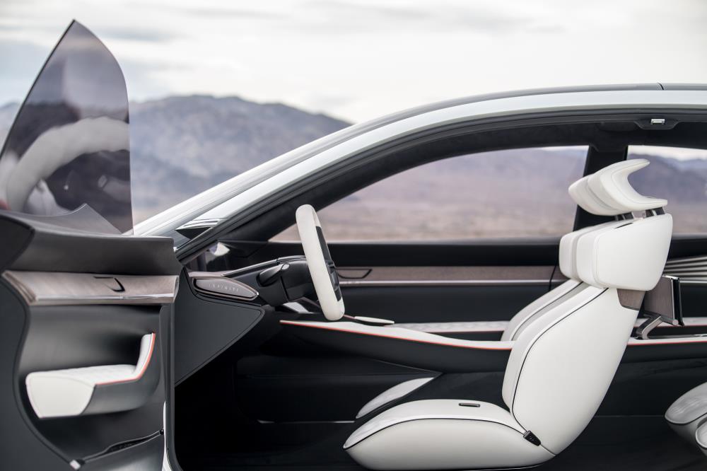 INFINITI_Q_Inspiration_InteriorDetail_02