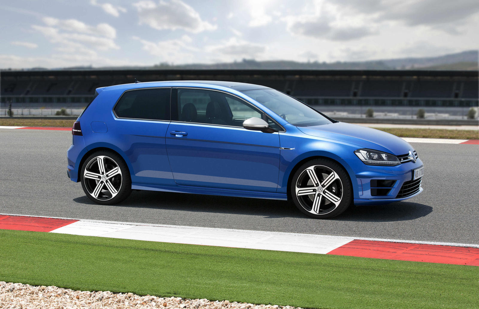 Volkswagen_Golf_R_05_dez_2015