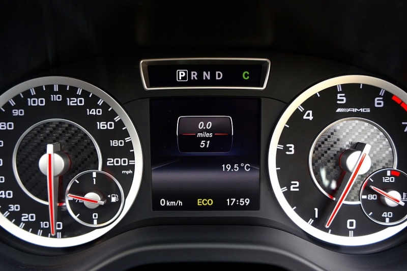 interior carro painel mostrador Pixabay_MikesPhotos