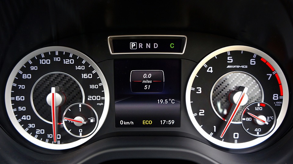 interior carro painel mostrador Pixabay_MikesPhotos