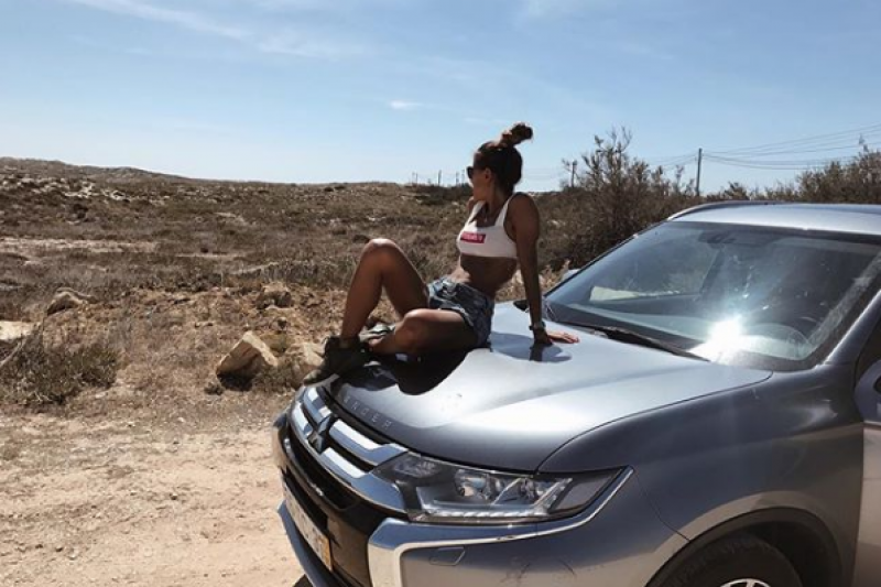 Carolina Patrocínio Mitsubishi Outlander 1