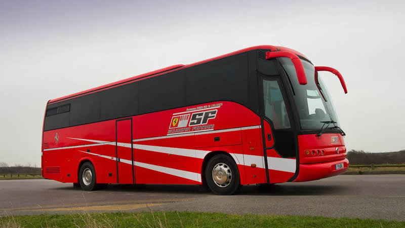 Ferrari_Bus1