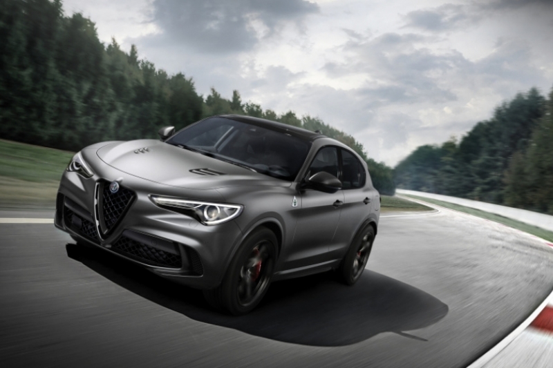1-alfa-romeo-fronte-ok-reale-2-carbonio-ok-1-960×600