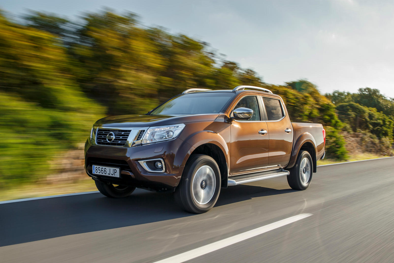 139484_Nissan Navara Double Cab (_)