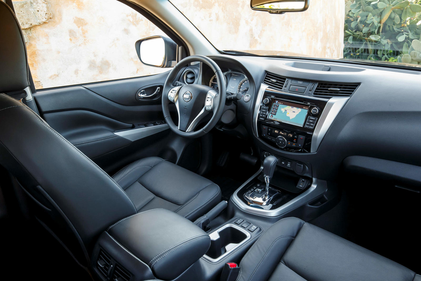 139508_Nissan Navara Double Cab (_)