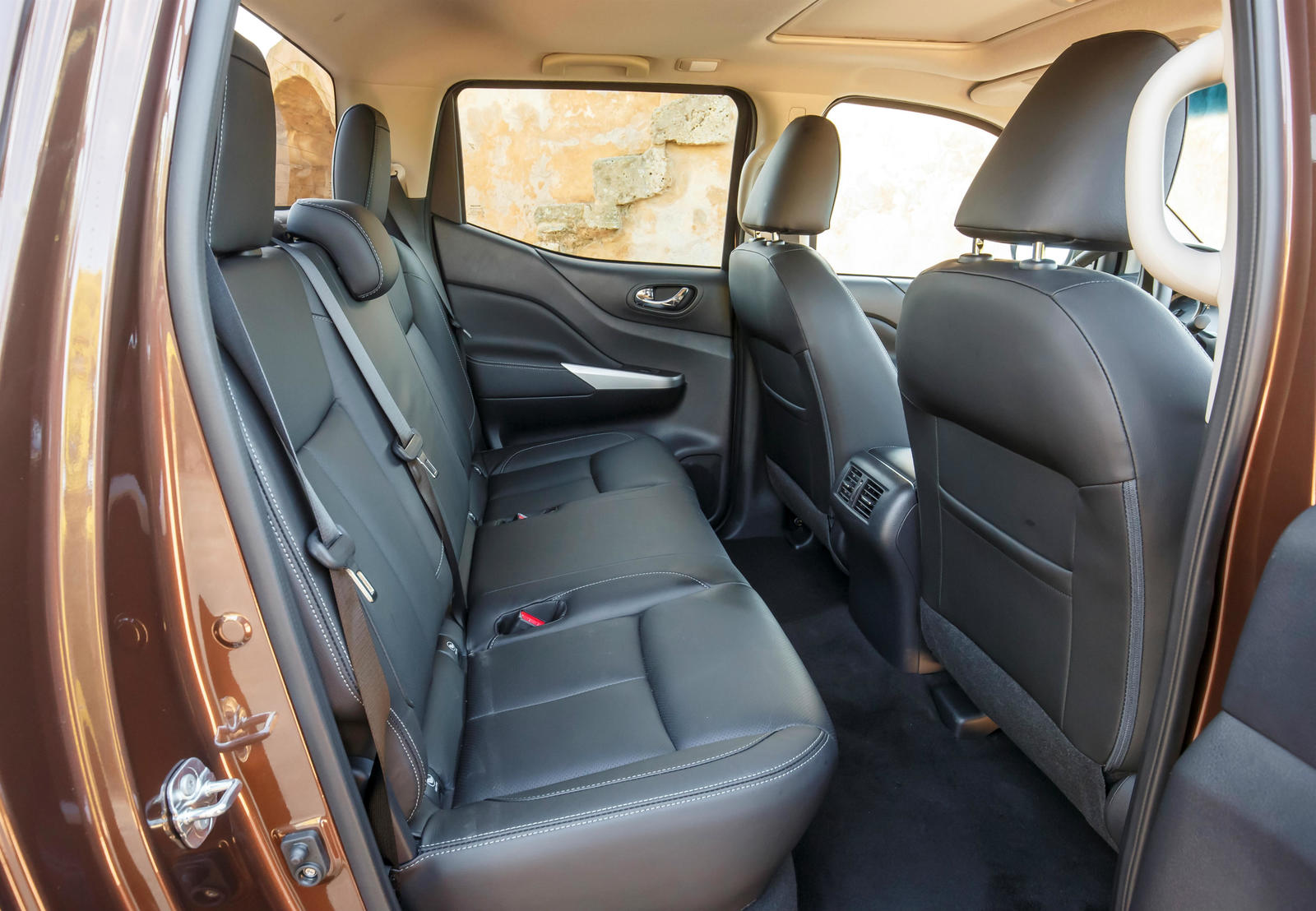139513_Nissan Navara Double Cab (_)